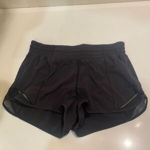 DO NOT BUY black lululemon hotty hots 2.5 inseam